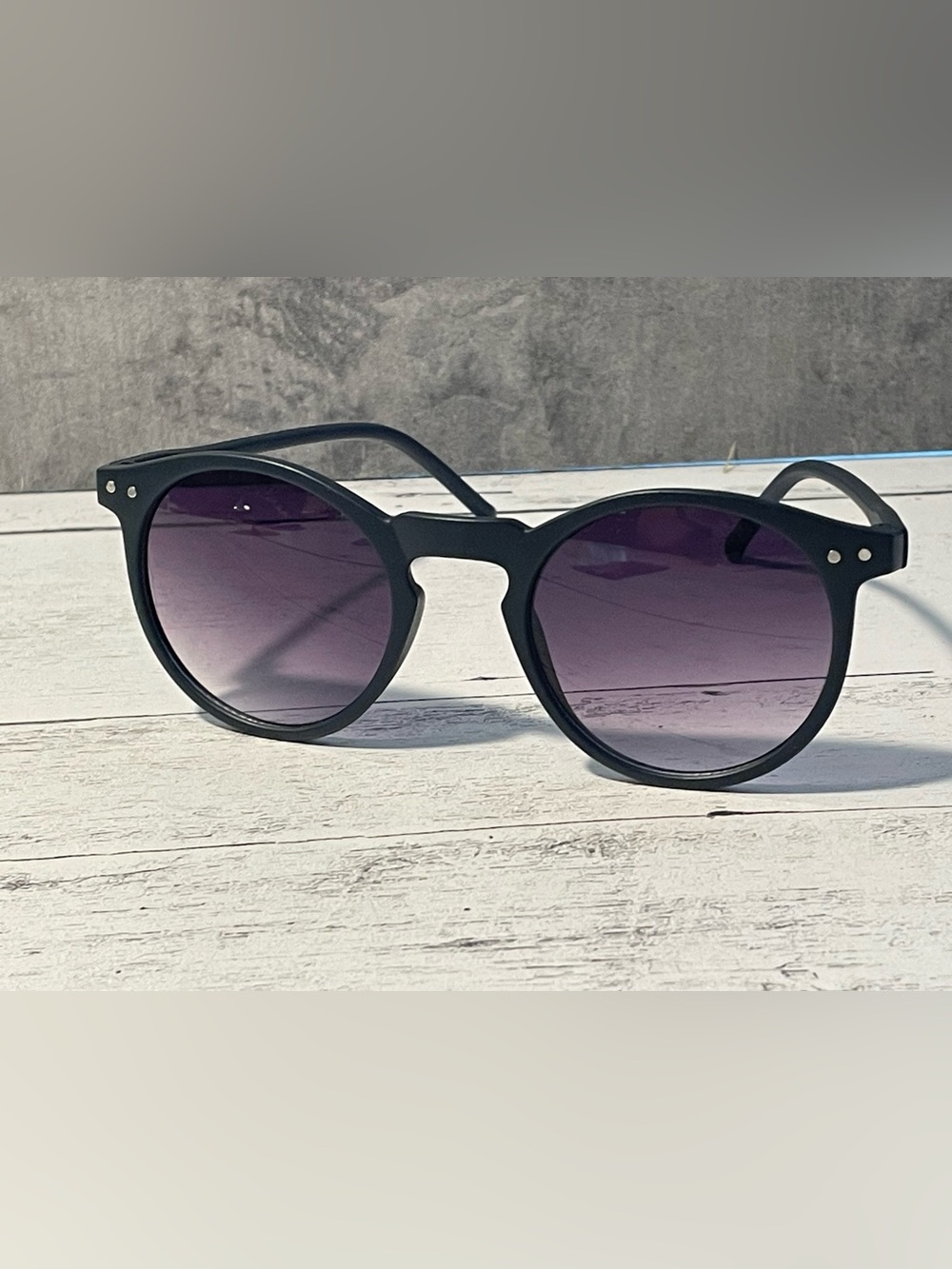 Lightweight Black Sunglasses with Gradient Lenses